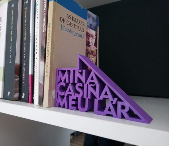 Suxeita libros decorativo. MIÑA CASIÑA MEU LAR lilá I3D