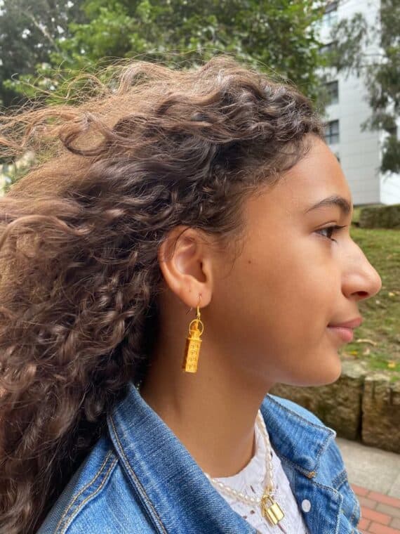 Brincos Torre dourados modelo FRONT II